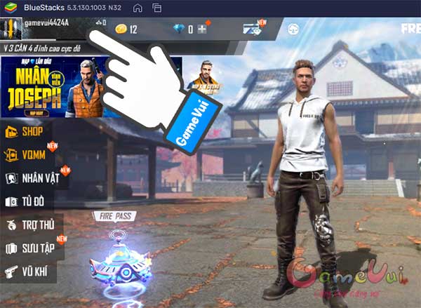 Mở Free Fire và chạm vào avatar nhân vật ở góc trái